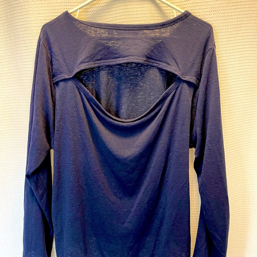 Athleta XL navy blue long sleeve open-back shirt